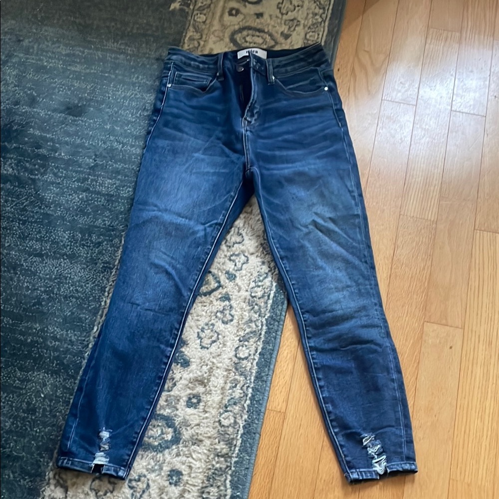 Size 28 mica jeans
